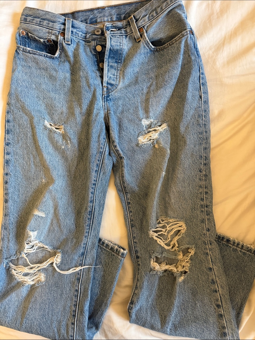 Levi 501 Distressed